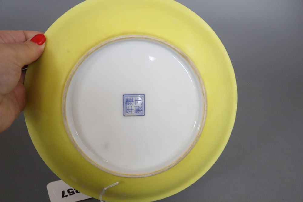 A Chinese five peach dish, diameter 20.5cm